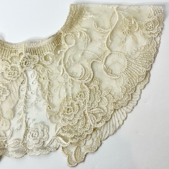 Vintage Chantilly Lace Collar - Picture 3 of 8